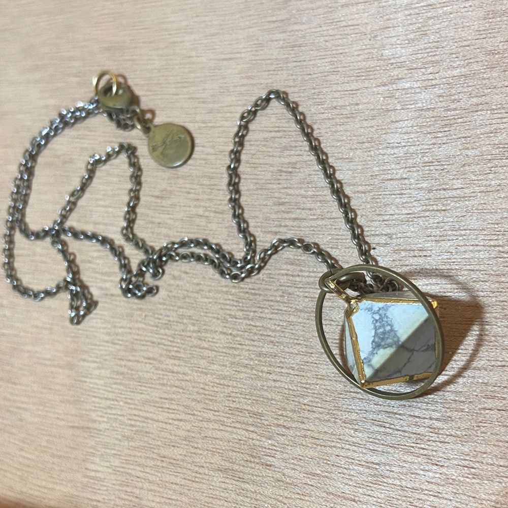 Larissa Loden Geometric Marble Stone Within Circle Necklace Gold Tone VTG 18”